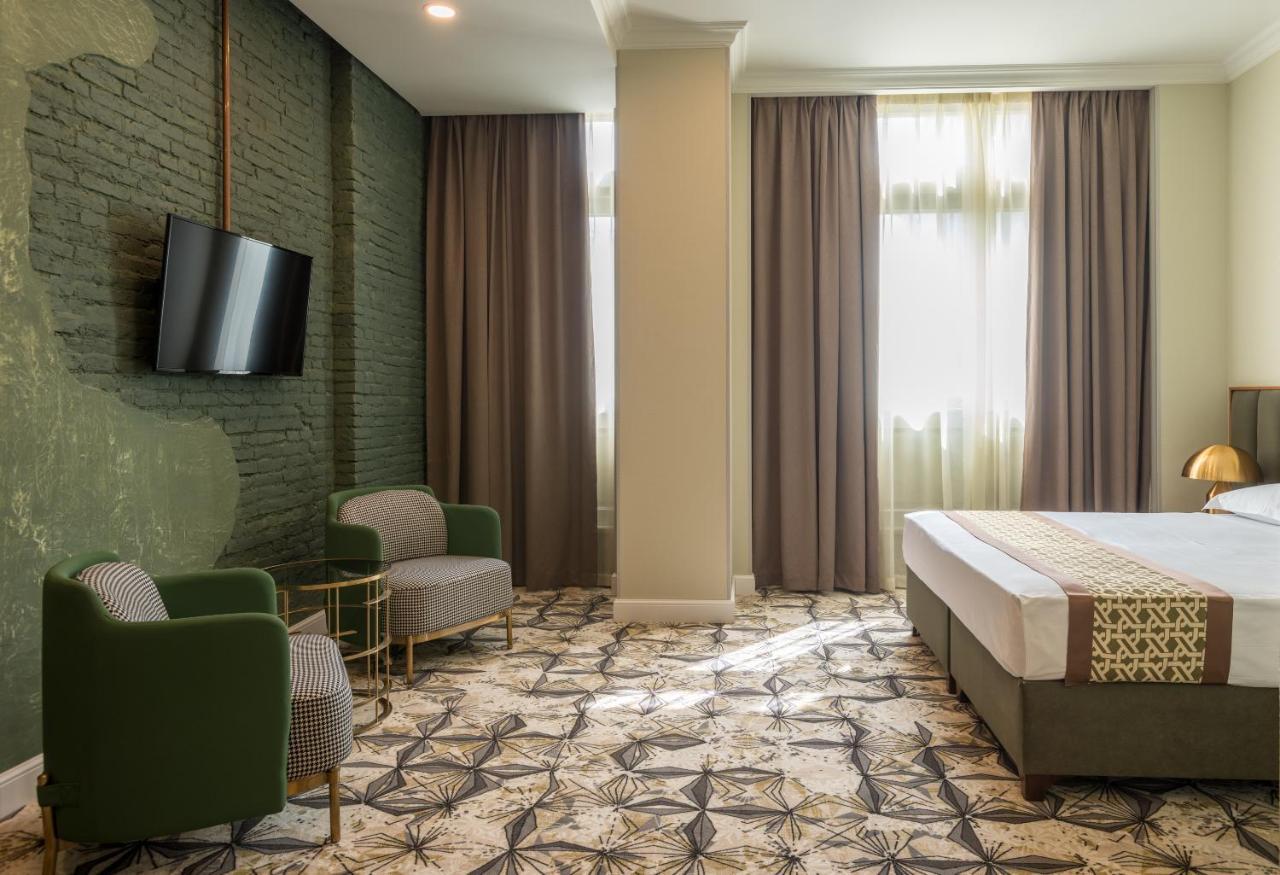 Grand Opera Hotel Koetaisi Buitenkant foto