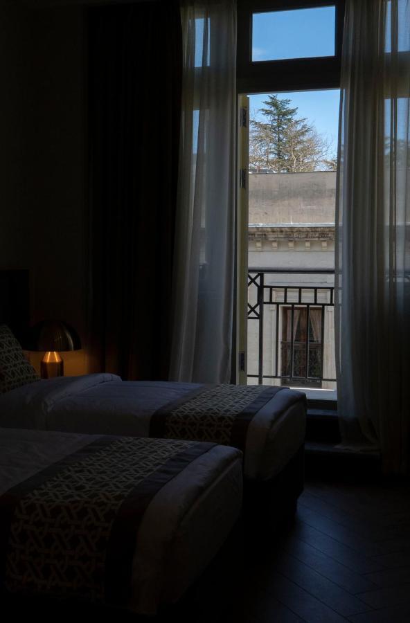 Grand Opera Hotel Koetaisi Buitenkant foto