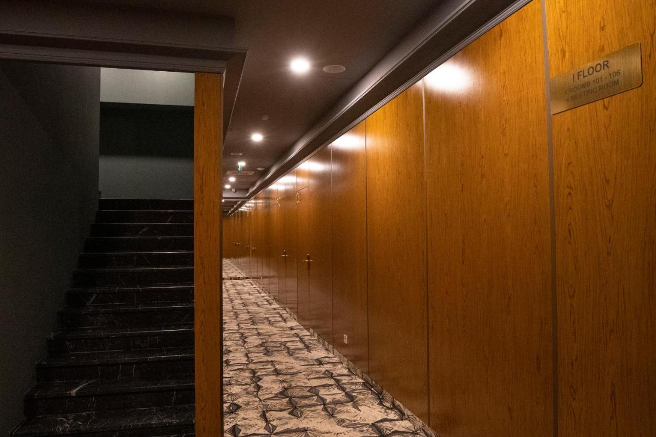 Grand Opera Hotel Koetaisi Buitenkant foto