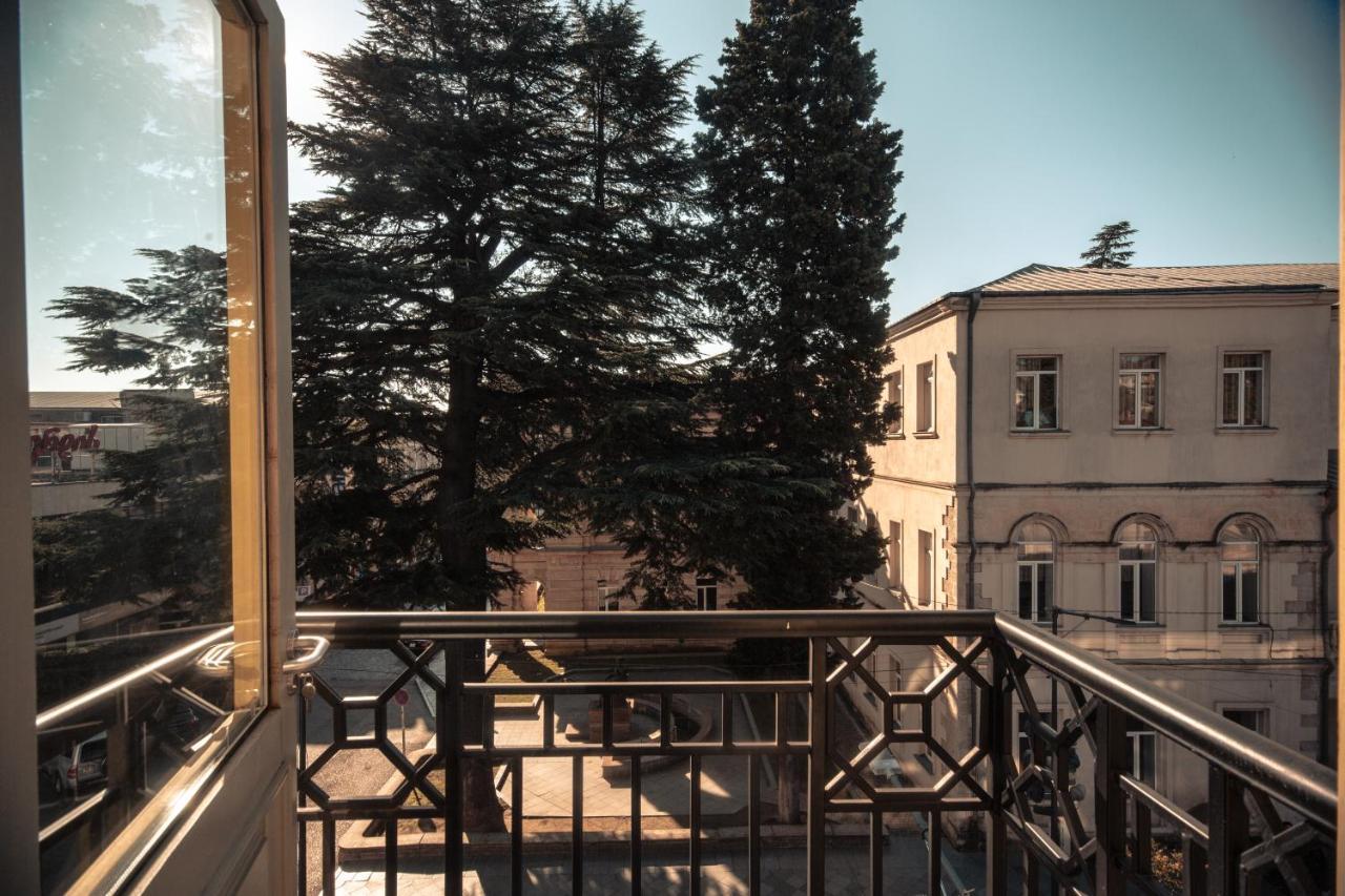 Grand Opera Hotel Koetaisi Buitenkant foto
