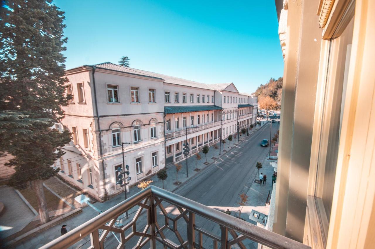 Grand Opera Hotel Koetaisi Buitenkant foto