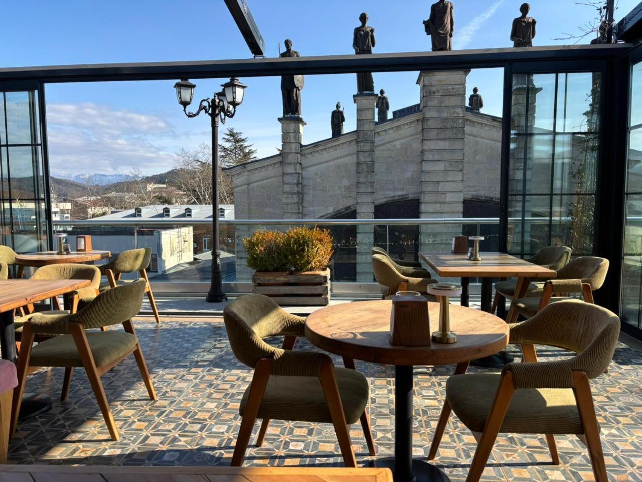 Grand Opera Hotel Koetaisi Buitenkant foto