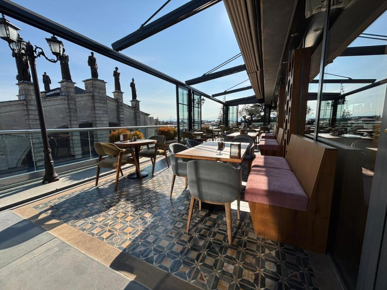 Grand Opera Hotel Koetaisi Buitenkant foto